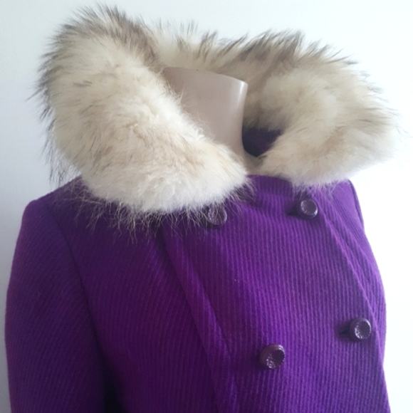 VTG | Winter Topcoat with Fur Collar - Picture 7 of 16
